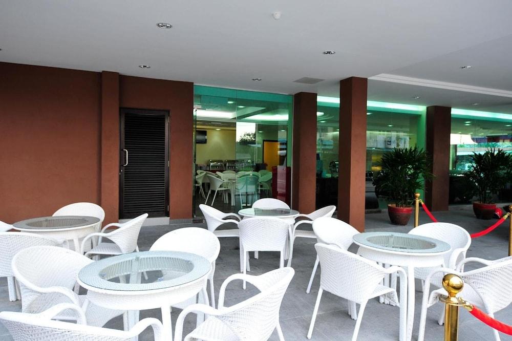 Hallmark View Hotel 3*